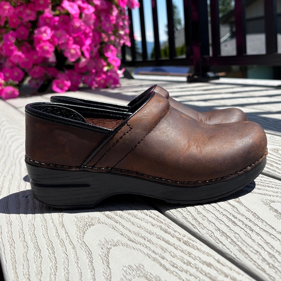 Dansko Professional Slip On Clogs, Distressed Brown Leather, Women 36 (US 6-6.5) - Picture 1 of 9